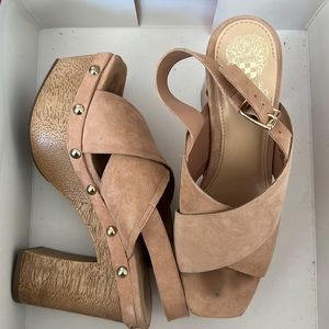 Chic Tan Platform Sandals with Gold Accents